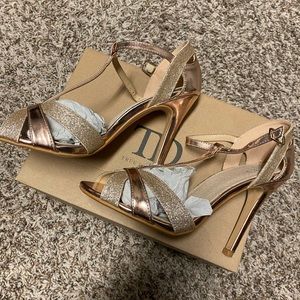 True Decadence Tbar rose gold heel